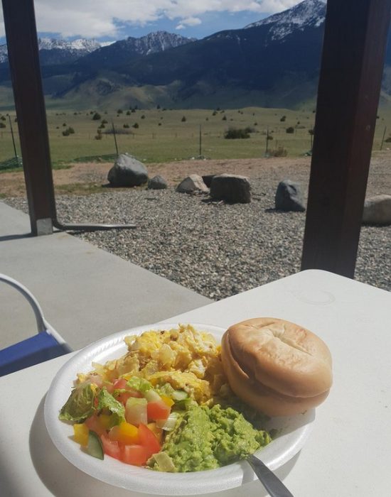 ארוחת בוקר מול הנוף
