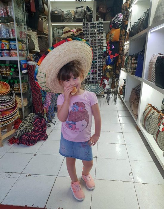 בכובע סומבררו מקסיקני